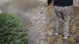 Удаление мха с тротуарной плитки и брусчатки в Краснодаре