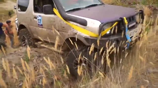 Что круче? УАЗ vs SUZUKI [Off-Road 4x4] смотреть онлайн