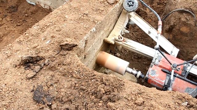 Сверление отверстий в бетоне под коммуникации. Сверление бетона алмазными коронками. Чесноковка. Уф смотреть онлайн