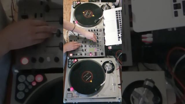 Cut La Roc - Bassheads Vs Чугунный скороход - быстрая походка.