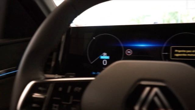 Renault Megane E-Tech смотреть онлайн