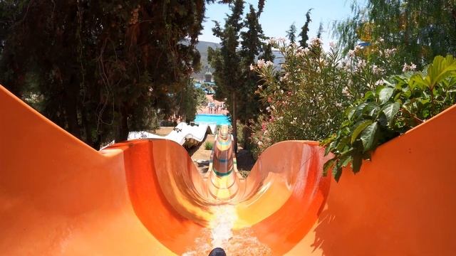 Kamikaze Water Slide at Adaland Aquapark смотреть онлайн