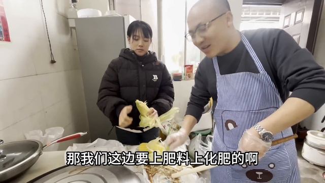 越南媳妇儿怀孕需要补充营养，中国老公今天做猪蹄玉米汤，全家吃了都连连夸赞！【老挝美女MEE】 смотреть онлайн