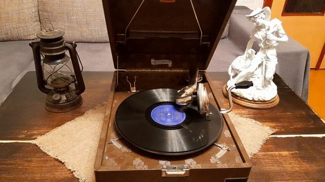Школьный вальс (Детский хор г. Калининграда и эстр. орк. Всесоюзного Радио) смотреть онлайн