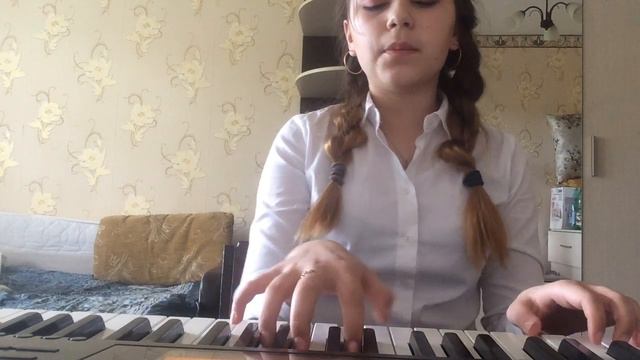 Пение песни с собственным аккомпанементом смотреть онлайн