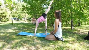 Счастливая Гимнастика | Урок №34  Развиваем гибкость в домашних условиях. Как сесть на шпагат дома.