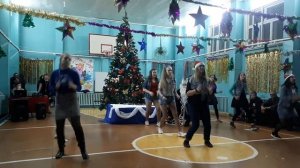 Флешмоб в стиле 90х .Гремучинская СОШ19.2019год