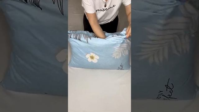 Как одеть наволочку 70 на 70 на подушку 50 на 70 ? Лайфхак с постельным бельем? смотреть онлайн