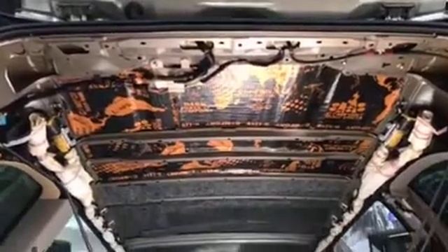 Обрабатываем металл крыши Тойота Хайлендер толстым виброизолятором Comfort mat Dark D3 и войлоком смотреть онлайн