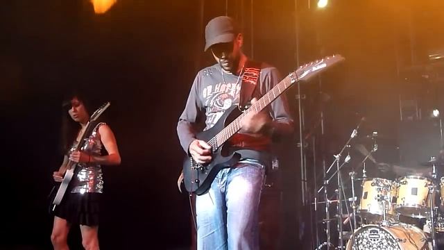 Tony Macalpine - Empire in the Sky (KKZ Moskva, Moscow, Russia 23.03.2012) смотреть онлайн