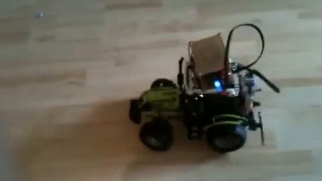 First steps of our java controlled lego tractor смотреть онлайн