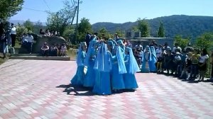 Маленькие детки танцуют Армянский танец!