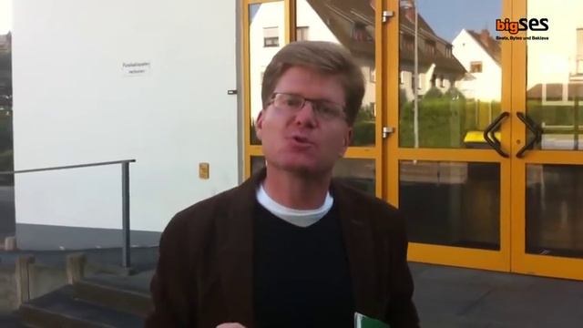 Deutschlehrer Herr Schröder; Ein Beispiel gelungener Integration! смотреть онлайн