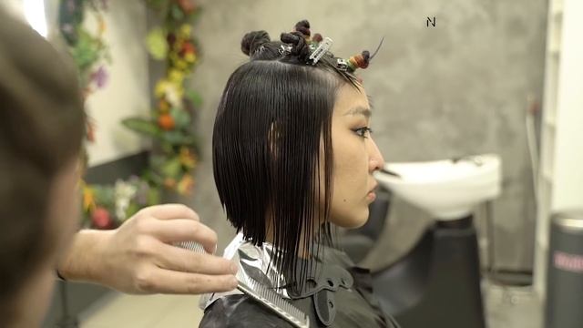 BOB HAIRCUT TUTORIAL: amazing combination of techniques - triangular line, layers and disconnection смотреть онлайн