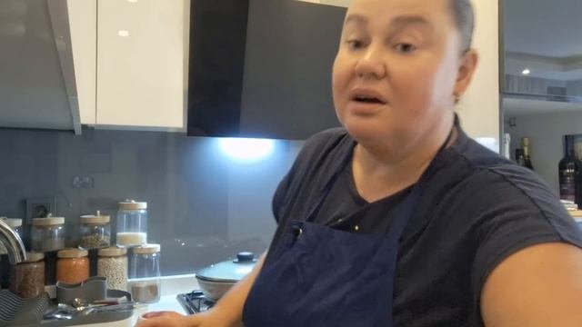 НАЛИЛА ВИНИШКА И ПОНЕСЛОСЬ.... смотреть онлайн