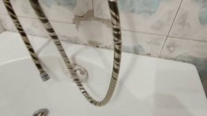 Силиконовый герметик для акриловой ванны / демонтаж старого силикона / наложение нового силикона.