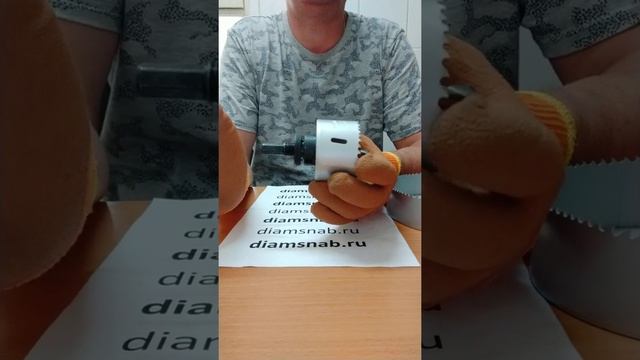 Как и чем просверлить большое и глубокое отверстие в доме, крыше, полу, стене под трубу, дымоход смотреть онлайн