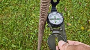 Ищем воду с помощью прутка и компаса