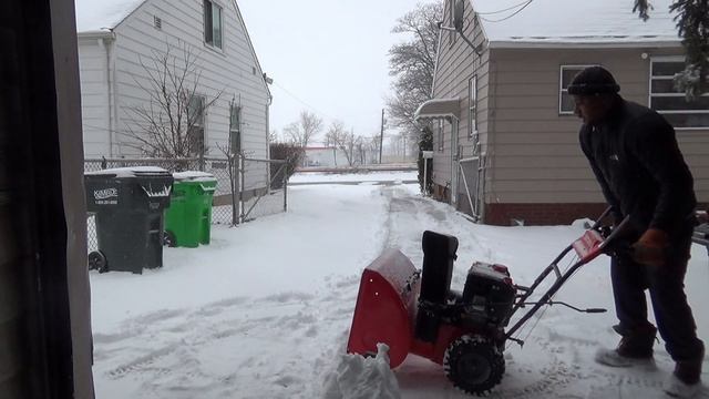 Craftsman vs Cub Cadet Snow blower Review смотреть онлайн