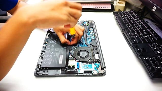 TUTORIAL REPLACEMENT Baterai HP 240 G7 смотреть онлайн