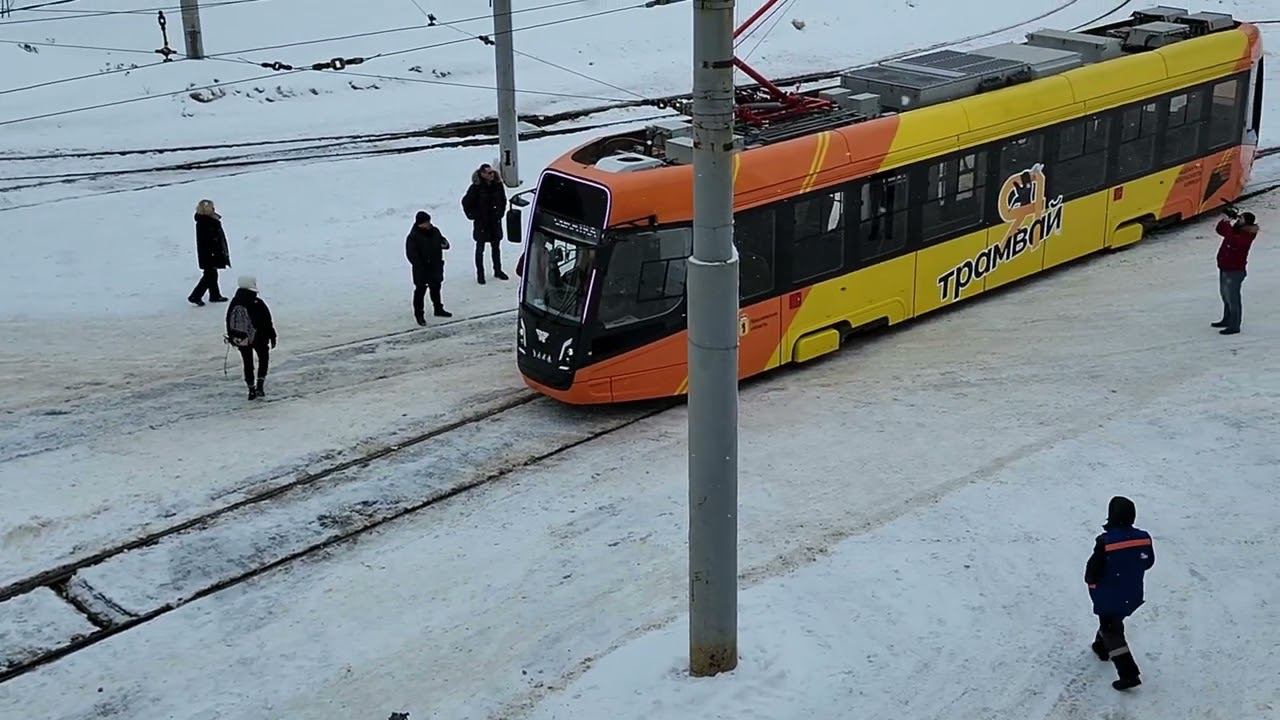 трамвай из Усть-Катава(УКВЗ Челябинской обл.).28 12 2023 г в Ярославле.Надеемся,обратно не уедет. смотреть онлайн
