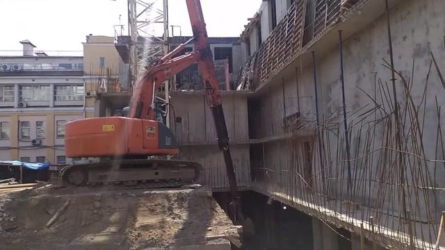 Экскаватор Hitachi Zaxis 225USRLC с грейфером на телескопической рукояти компании Техоптимум смотреть онлайн
