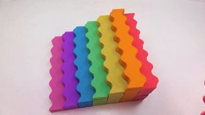 Интересное видео о том, как сделать радужную лестницу волнистой с помощью резки кинетического песка