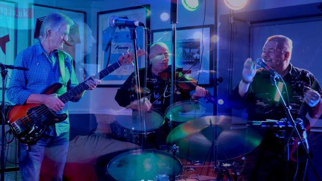 Incredible Blues Puppies - Stone Fox Chase смотреть онлайн
