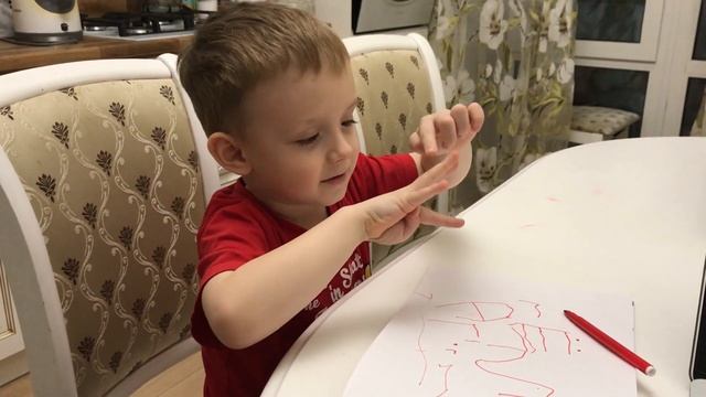 Мальчик учиться писать БУКВЫ в 4 года! смотреть онлайн