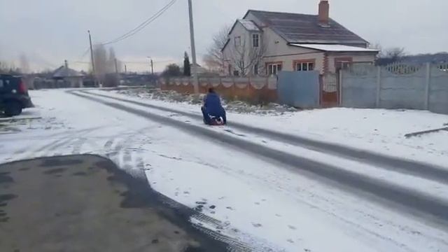 Новая модель. Детский снегокат с мотором. смотреть онлайн