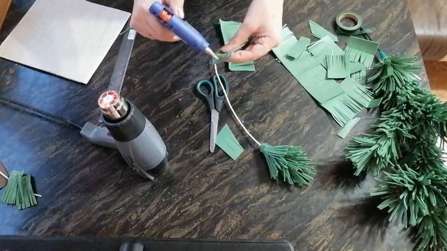 БЕСПЛАТНЫЙ МК. Сосновая ветка из Изолона. смотреть онлайн
