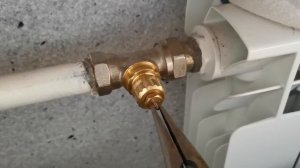 Как СНЯТЬ ТЕРМОГОЛОВКУ (терморегулятор) с батареи без инструмента