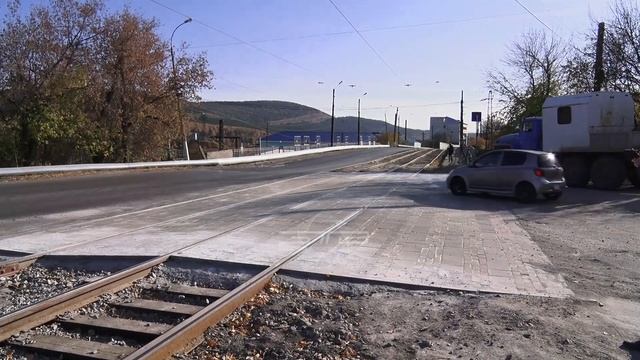 В Златоусте продолжается ремонт трамвайных переездов смотреть онлайн