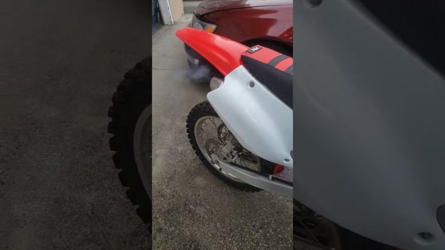 new lectron carb on my 2001 cr125 sounds great!! смотреть онлайн