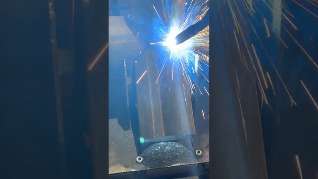 Сварка промышленным роботом смотреть онлайн