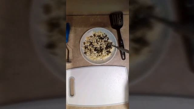 Начинка для пирожков из картошки, яиц, лука и укропа смотреть онлайн