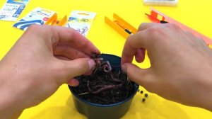 Как насадить ЧЕРВЯ на крючок?! 3 способа! Ловля КАРПА, КАРАСЯ, ЛЕЩА, ПЛОТВЫ?