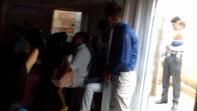 Cantor Edson Lopes Deus trabalha na simplicidade смотреть онлайн