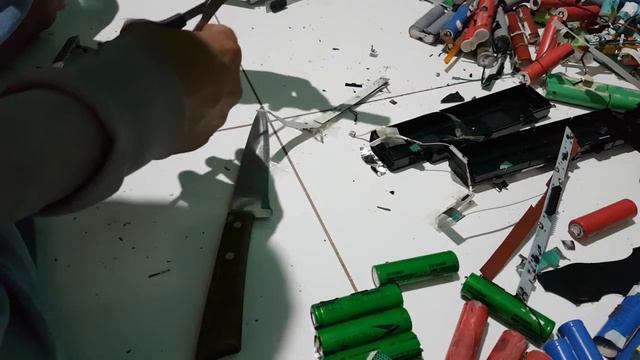 Desmontando bateria de notebook смотреть онлайн