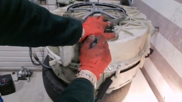 BOSCH CLASSIXX5 Замена подшипников и втулки под сальник. Ремонт стиральной машины. смотреть онлайн