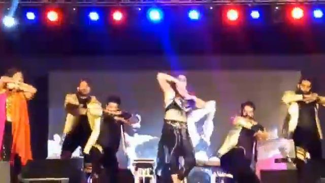 Sonali Kulkarni dance at police ground jalgaon смотреть онлайн