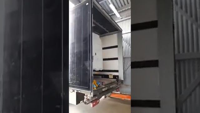 Выезд полуприцепа из зоны загрузки смотреть онлайн