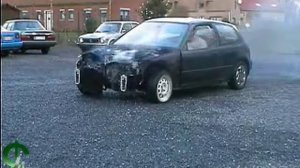 Знаменитый в сети ролик о Honda Civic, которому вместо масла заливали воду.