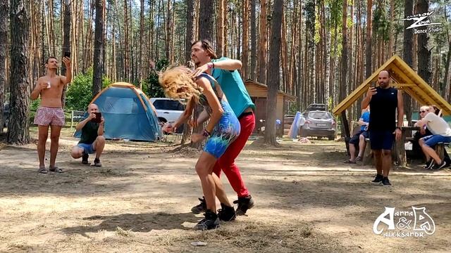 Aleksandr & Anna. Zouk demo in the forest смотреть онлайн