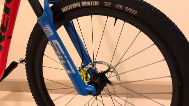 Maxxis REKON RACE EXO TR 29 x 2.35 - reseña despues de 1 año . Recomendadas ? смотреть онлайн