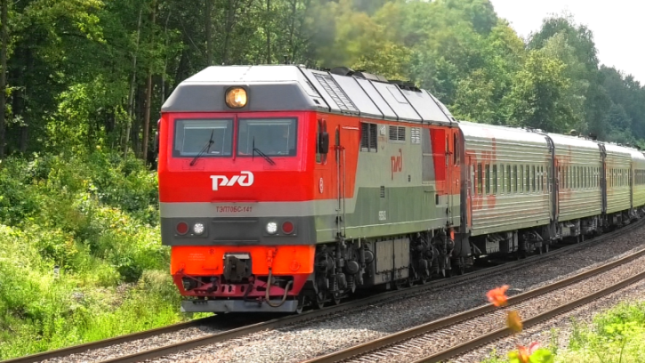 ТЭП70БС-141 с фирменным поездом "Андрей Тульников" Санкт-Петербург — Астрахань