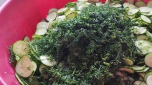Пальчики оближешь. Салат из огурцов с луком на зиму.