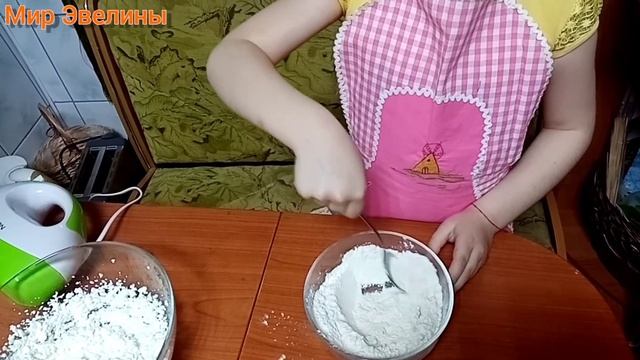 Готовит ребенок?. Творожная шарлотка с яблоками. смотреть онлайн
