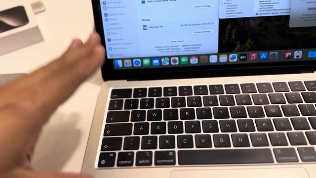 MacBook Air M2 2022Display: 13 Inches - Silver Processor: M2 Ram: 8 GBHard: 256GB SSD Cycles