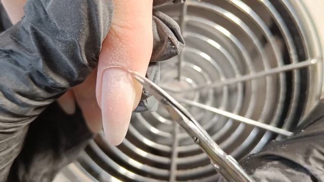 Коррекция длинных ногтей гелем. Наносим втирку на все ногти. ??? смотреть онлайн